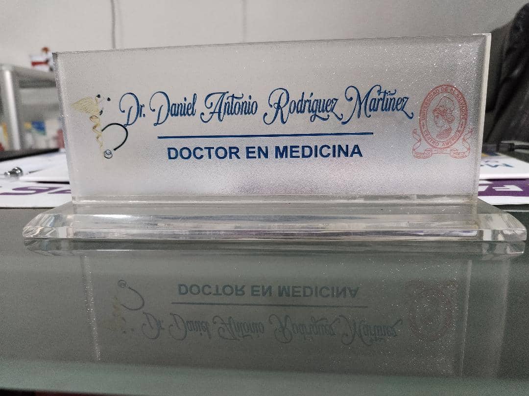 Placa del Dr. Daniel Antonio Rodríguez Martínez, Doctor en Medicina